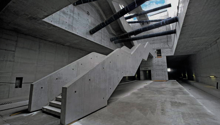 What are the disadvantages and advantages of exposed concrete?