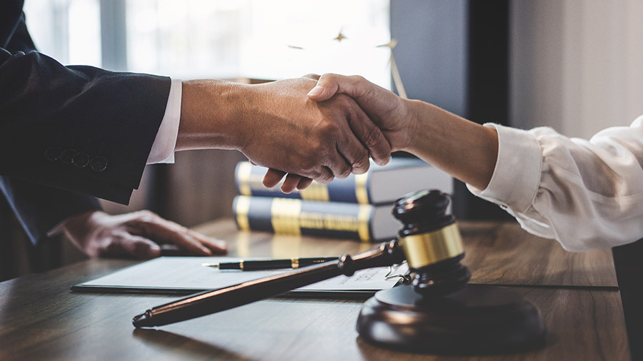 رشته حقوق، از تاریخ تا دانشگاه: مقدمهای بر این مسیر پرچالش