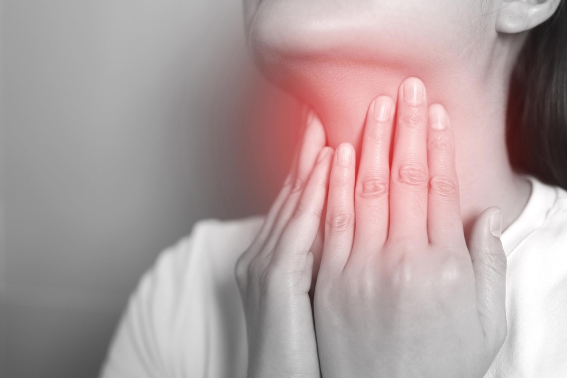 آیا گلو درد تیغی کرونا خطرناک است؟ بررسی علائم و پیشگیری